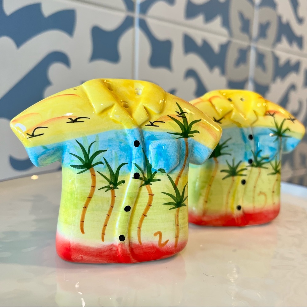Hawaiian shirt salt and pepper shakers